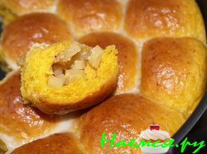 Тыквенные булочки с яблоками в карамельной заливке