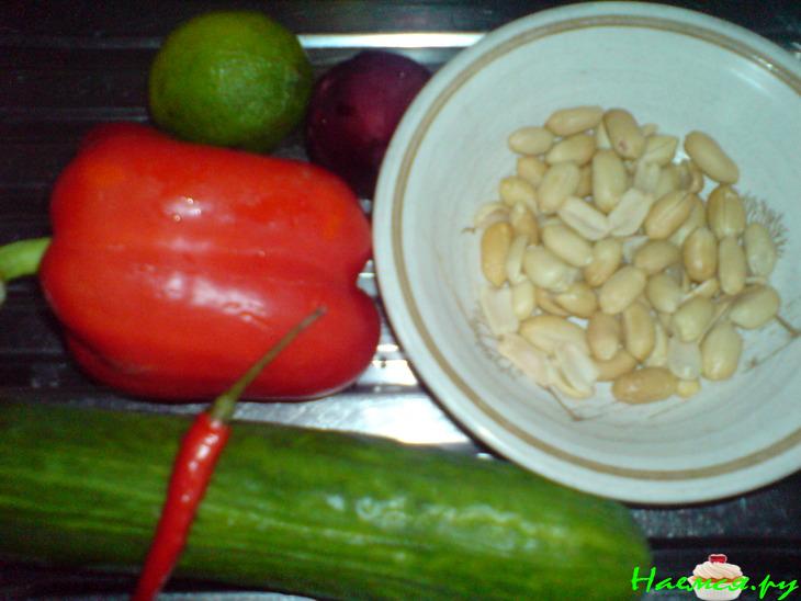 Салат из рисовой лапши с маленькими креветками