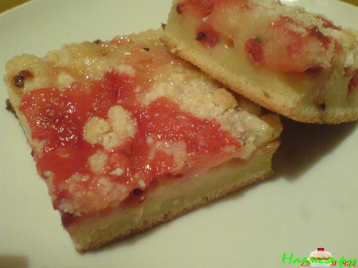 Пирог со смородиной и сахарной крошкой