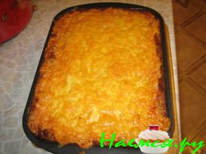 Запеканка с картошкой, фаршем, сладким перцем и томатами