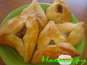 Треугольные вкусняшки, капустный пирог и булочки с кунжутом Треугольные вкусняшки, капустный пирог и булочки с кунжутом