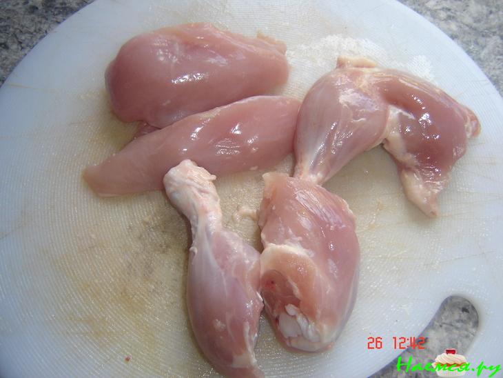 Куриное мяско с пекинской капустой и рисовой лапшой в воке