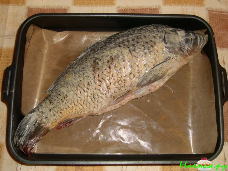 Карп фаршированный овощами