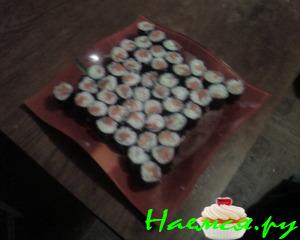 Суши-роллы в маринаде под соусом