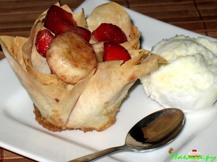 Клубнично-банановые корзинки с лимонным сорбе