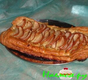 Слоеный десерт из груш с шоколадом