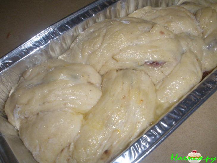 Рождественский хлеб с изюмом и клюквой