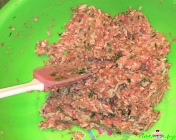 Долма в маринованных виноградных листьях