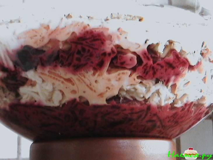 Свекольный салат слоеный