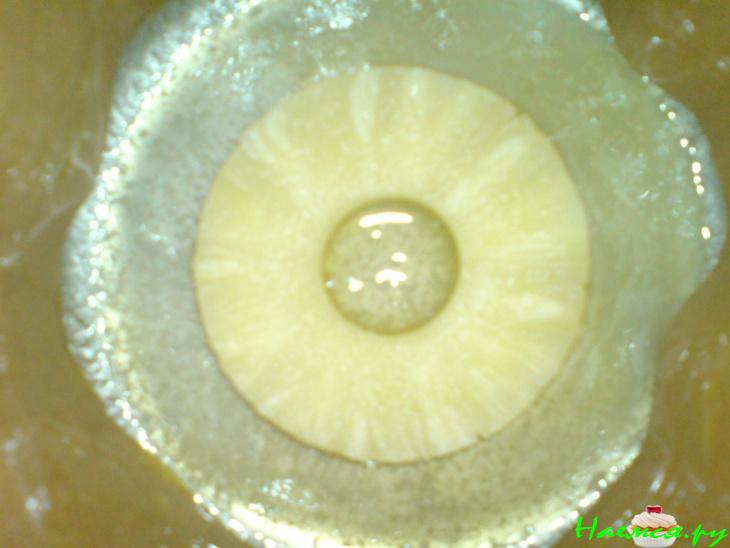 Тортики-малышки с ананасом под ананасовой карамелью Тортики-малышки с ананасом под ананасовой карамелью