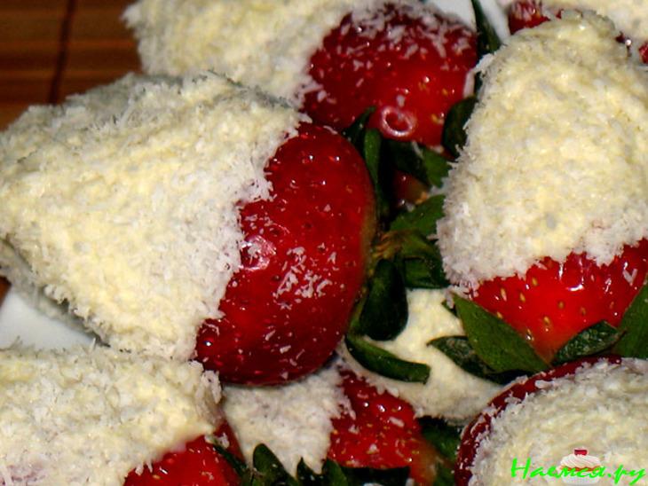 Десерт "Клубника в белой шубке" Десерт "Клубника в белой шубке"