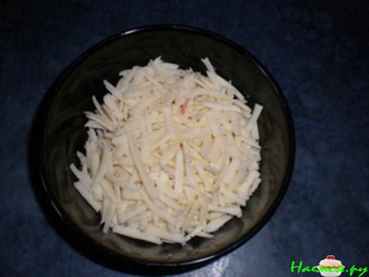 Картофельные котлетки с сосисками и сыром