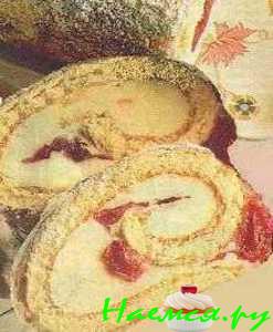 Вишневый рулет с творогом и ликером