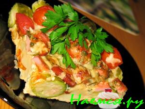 Фритатта с овощами и сосисками