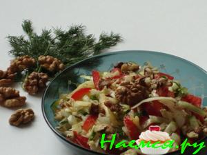 Салат из капусты с сыром и грецкими орехами 