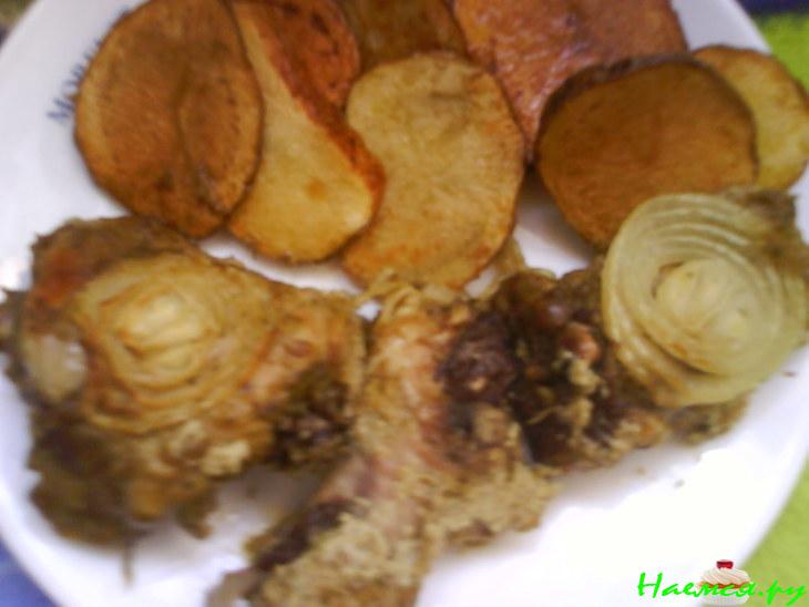 Птичка под мхом