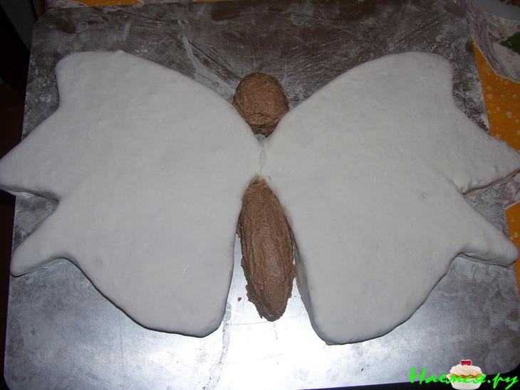 Торт бисквитный "Бабочка", украшенный мастикой Торт бисквитный "Бабочка", украшенный мастикой