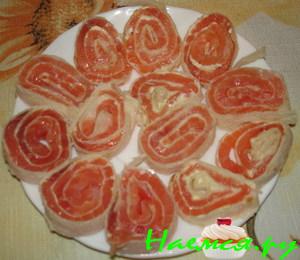 Рыбные рулетики из лаваша с семгой Рыбные рулетики из лаваша с семгой