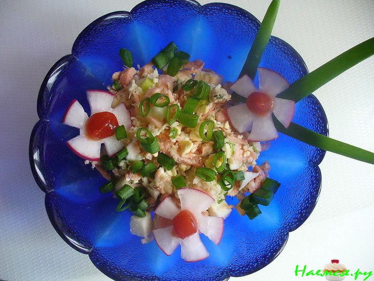 Салат с копченой горбушей