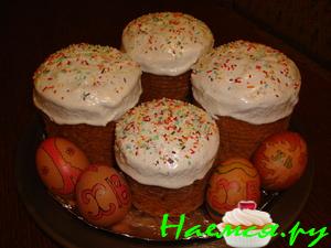 Кулич на свежих дрожжах с изюмом и ванилью Кулич на свежих дрожжах с изюмом и ванилью