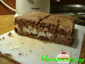 Шоколадно-кокосовый торт со сливками и шоколадным ганашем