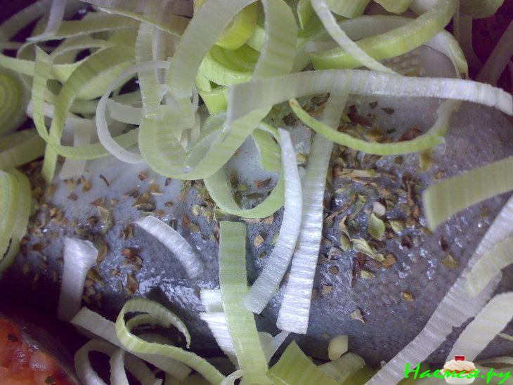 Горбуша с луком пореем