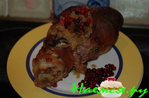 Рулька с яблоками