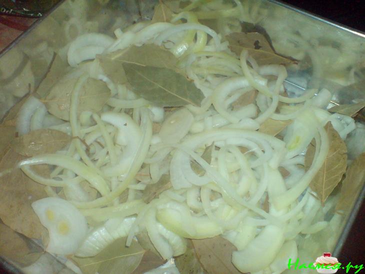 Говядина запеченная на луке