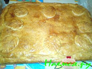 Яблочный дрожжевой пирог