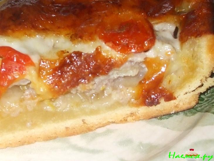 Пирог-пицца с фаршем, пореем, моцареллой ...