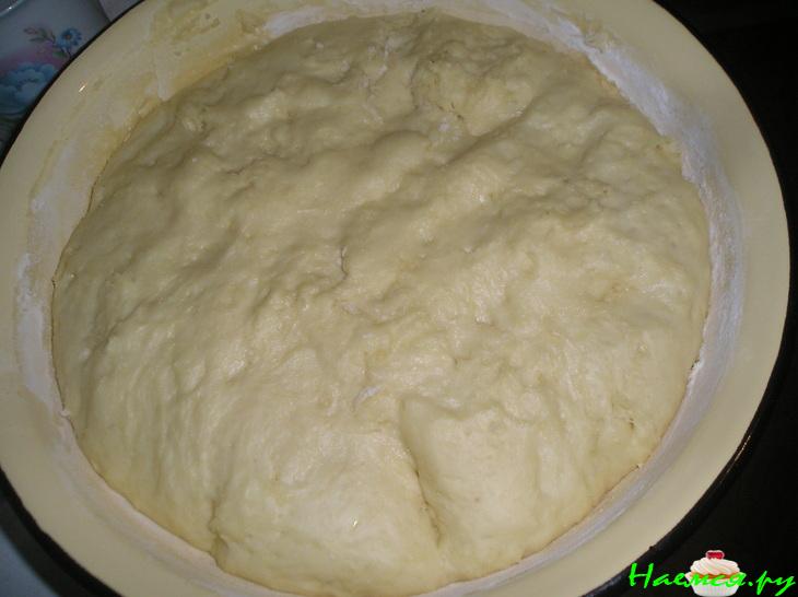 Кулич с инжиром, цукатами и изюмом