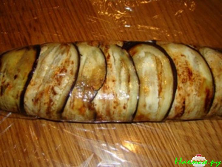 Баклажанный рулет с сырным паштетом