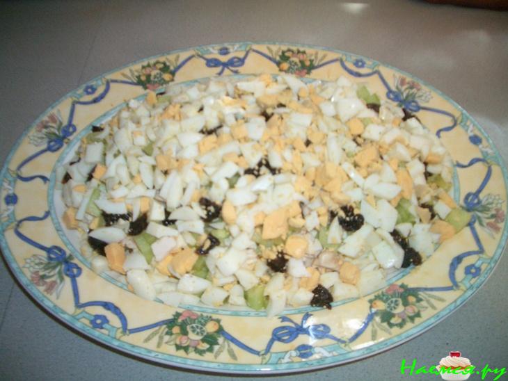 Салат с черноcливом и курицей