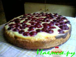 Пирог с вишней и творогом