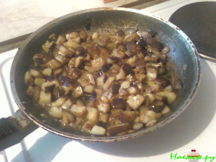 Жареные баклажаны с соусом