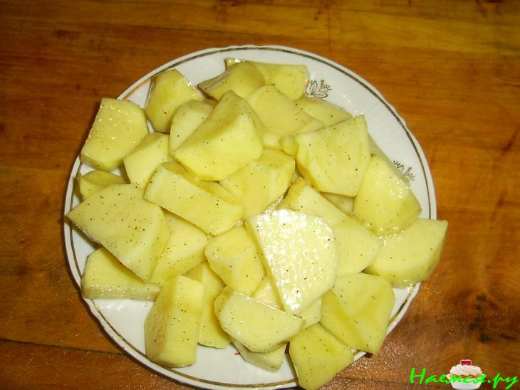 Свиная голенка с картошкой