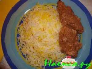 Плов из куриных грудок и орехов