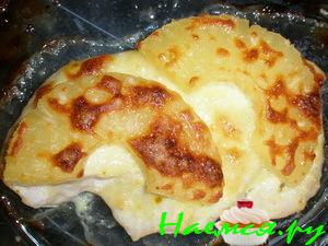 Курица, запеченная с ананасами