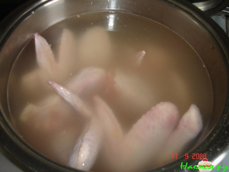 Гороховый суп с куриными крылышками