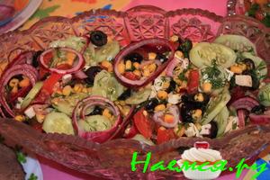 Овощной салат с кукурузой и сыром фета Овощной салат с кукурузой и сыром фета