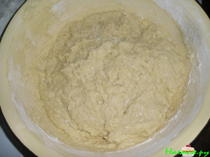 Кулич с инжиром, цукатами и изюмом