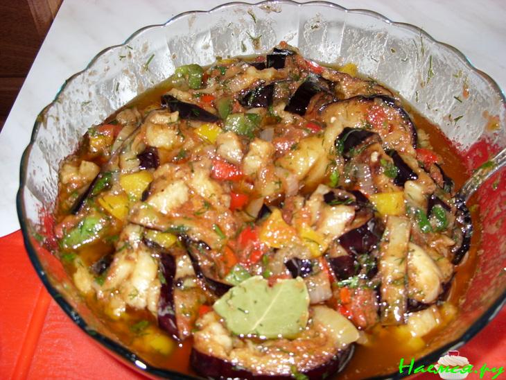 Закуска из баклажанов с чесноком с зеленью