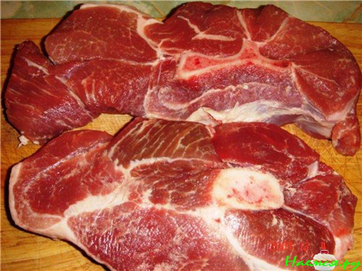 Соус и мясо (отбивные замаринованные в яйце)