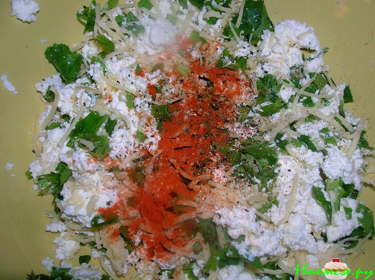 Творожная чесночно-травяная запеканка