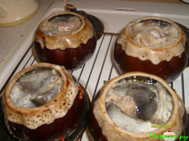 Рыба с овощами в горшочке