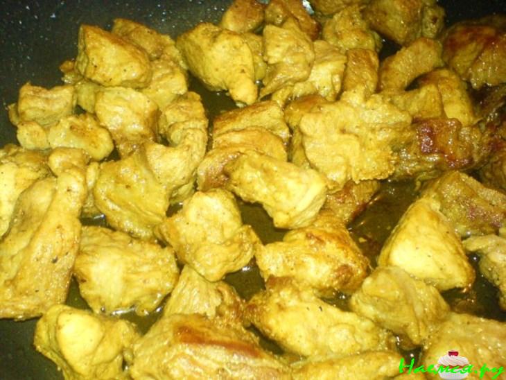 Мясо с ананасом и табаско