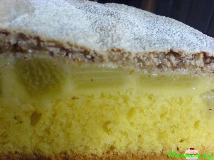 Пирог с ревенем и орехами