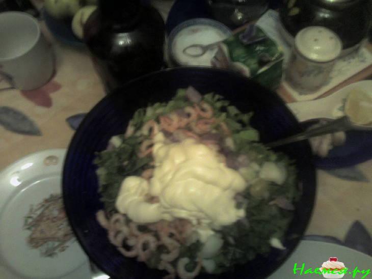 Салат из рукколы, креветок и фезалиса