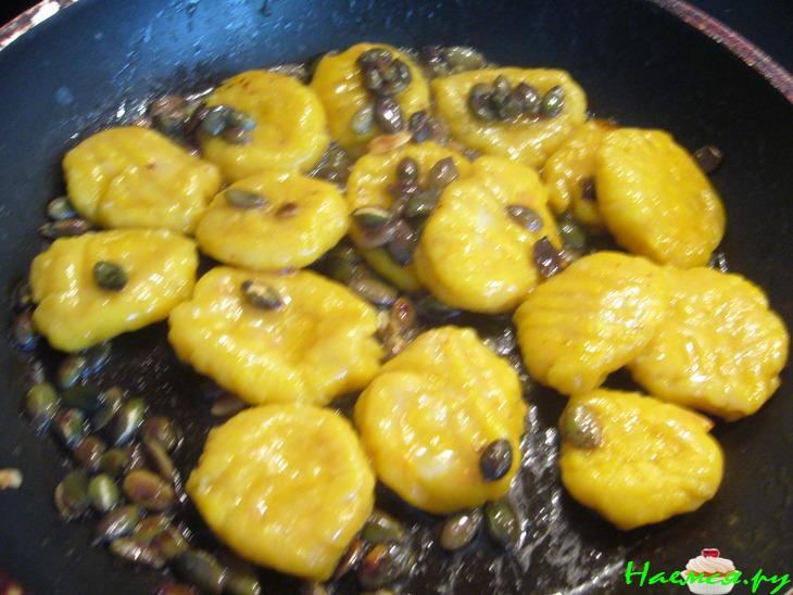 Тыквенные ньокки с семечками и пармезаном