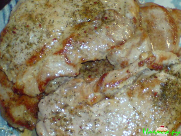 Мясо с овощами под грибным соусом